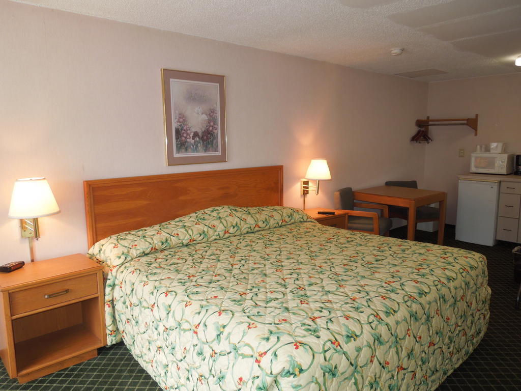 Knights Inn Elyria Zimmer foto