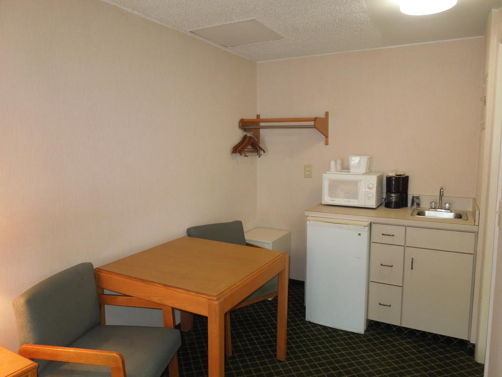 Knights Inn Elyria Zimmer foto