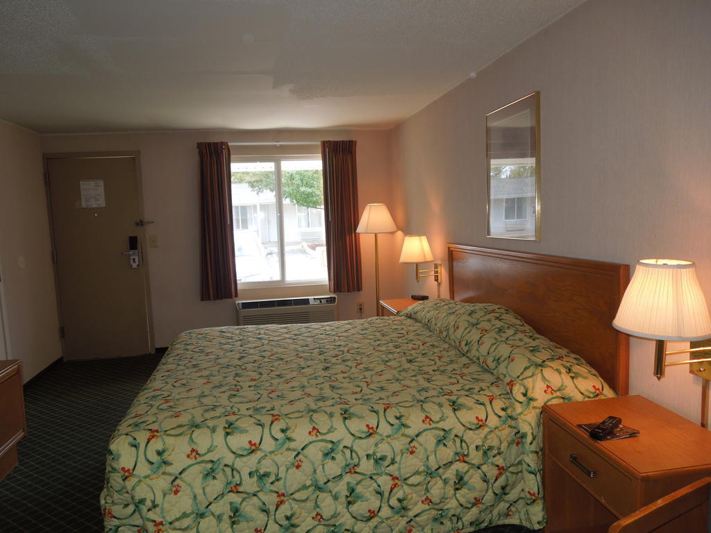 Knights Inn Elyria Zimmer foto